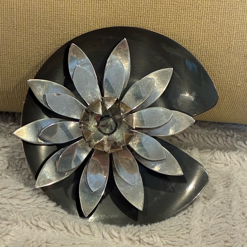 Ravissant Lily Pad Silver Plate Candle Holder